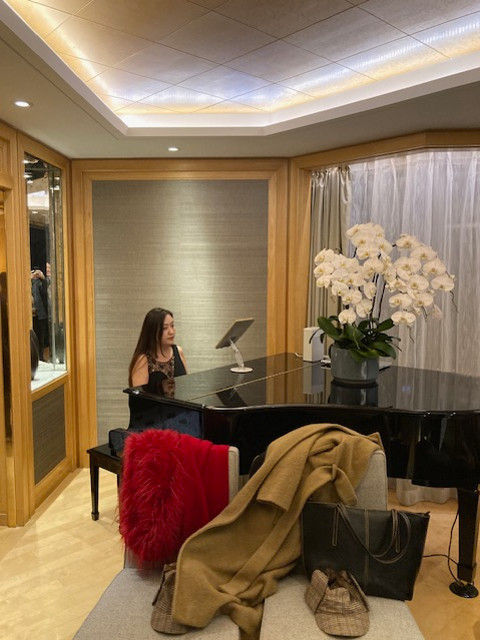 Live piano performance on the spot Live piano performance on the spot