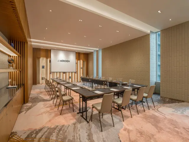 Meeting in Style Meeting in Style