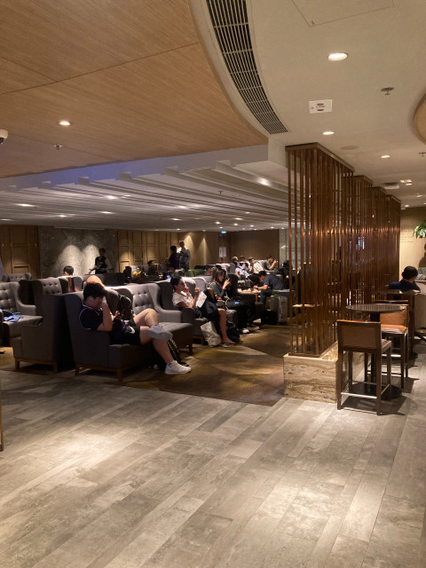 The lounge has comfortable seating. There are large couches clusters of chairs workstations and other seating options that suit everyones needs The lounge has comfortable seating. There are large couches clusters of chairs workstations and other seating options that suit everyones needs