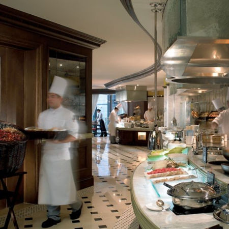 The all day dining restaurant Aroma. Its elegant private room can be personalized for private events The all day dining restaurant Aroma. Its elegant private room can be personalized for private events