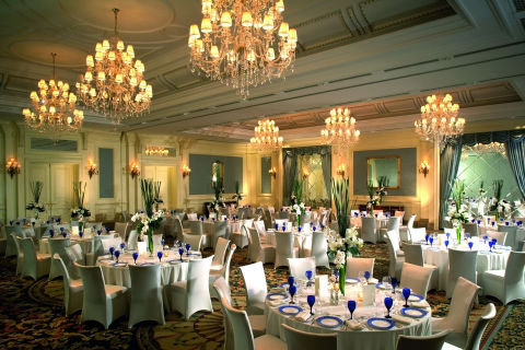 This 648 square meter ballroom with a ceiling 5.8 meters high is divisible into four salons This 648 square meter ballroom with a ceiling 5.8 meters high is divisible into four salons