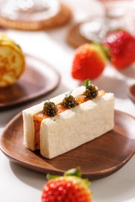 Finger Sandwich Salmon Fume and Fine Herbs adorned with exquisite caviar 三文魚手指三明治加上魚子醬 Finger Sandwich Salmon Fume and Fine Herbs adorned with exquisite caviar 三文魚手指三明治加上魚子醬