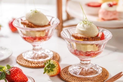 Parfait Caramel Pudding Mille Feuille 士多啤梨芭菲 Parfait Caramel Pudding Mille Feuille 士多啤梨芭菲