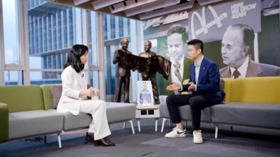 Shihong Chen Chief Information and Experience Officer of McDonalds China right Shihong Chen, Chief Information and Experience Officer of McDonald’s China (right)