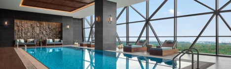Heated Indoor Swimming Pool 恒温游泳池 Heated Indoor Swimming Pool 恒温游泳池