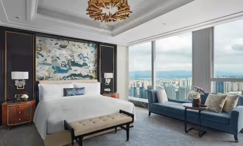 King Deluxe Room King Deluxe Room, 50-55 sq. m./538-592 sq. ft., Panoramic view of the city