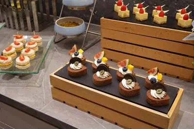 Crowne Plaza Club Lounge stylish reopen 全新皇冠假日贵宾酒廊亮相 4 Crowne Plaza Shanghai Nanjing Road Club Lounge