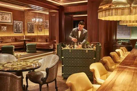 Kempinski Hotels: "Meet Me at the Bar" is More Than Invitation, It's a Tradition. 2 Jahreszeiten Bar at Hotel Vier Jahreszeiten Kempinski Munich