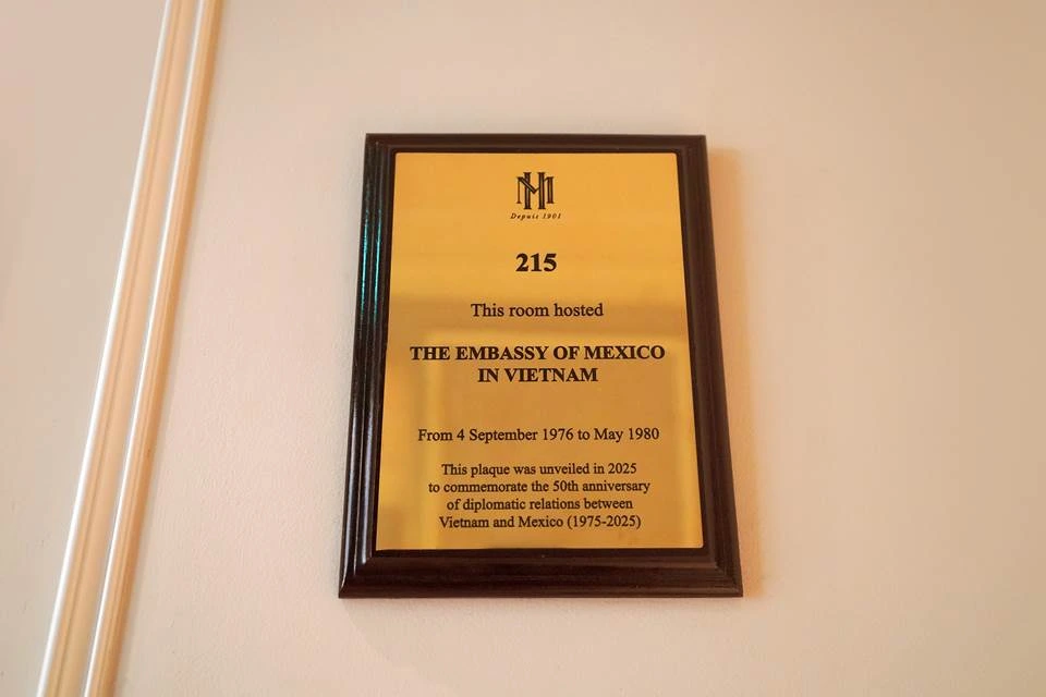 Sofitel Legend Metropole Hanoi Commemorates Unique Legacy With Mexico 3 The plaque is mounted outside Room 215 at Sofitel Legend Metropole Hanoi, which hosted the Embassy of Mexico in Vietnam from 1976 to 1980