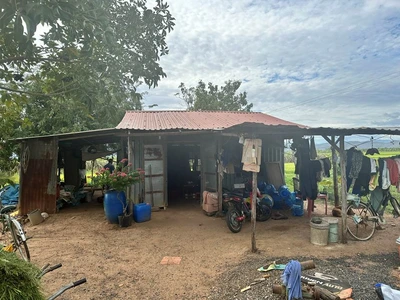 The Anam Mui Ne Supports Disadvantaged Families in the Local Area 2 A “before” photo of one of the three dilapidated homes.