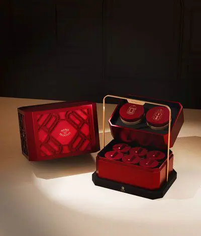 Sofitel Legend Metropole Hanoi Unveils Exclusive Mooncakes for Mid-Autumn Festival 2 Artfully crafted by Metropole Hanoi’s culinary team, the mooncakes – available baked or with snowskin – come in a variety of exquisite flavors.