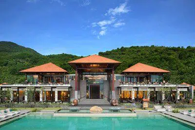 Stay and play guests can up the luxury ante at Banyan Tree Lang Co