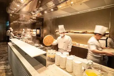 Korean-Air-Lounge-chef