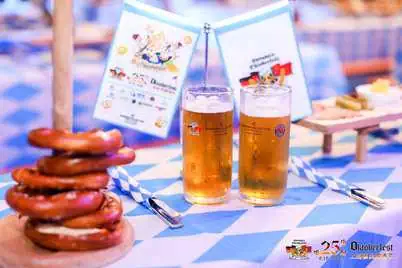 德国啤酒节 再度上海扬子江丽笙精选酒店 盛大回归 3 尽情享受保拉纳啤酒的无限量供应,尽享泡沫在舌尖跳跃的纯粹快乐!