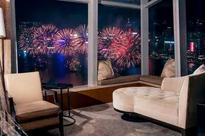 The Ritz-Carlton, Hong Kong Spectacular National Day Celebration Offer 2 National Day Room and Suite Package