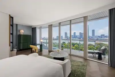 Hilton Unveils Waldorf Astoria Shanghai Qiantan — A New Icon of Luxury on the City’s Evolving Skyline 2 Waldorf-Astoria-Shanghai-Qiantan-Panoramic-King-Guest-Room