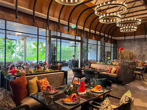 Banyan Tree Krabi Festive Dining 2025: What to Expect This Holiday Season 3 Banyan Tree Krabi was recently named “Finest Hotel in Thailand” by Fodor’s and awarded Two MICHELIN Keys