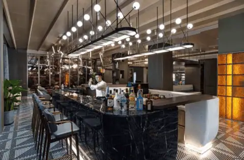 Review: Hotel Indigo Suzhou Yangcheng Lake | Lakeside Chic Stay 12 CHENG16 Restaurant and Bar