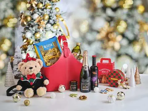 St. Regis Beijing Gilded Festive Afternoon Tea: What to Expect This Season 3 Christmas gift baskets (圣诞礼篮)