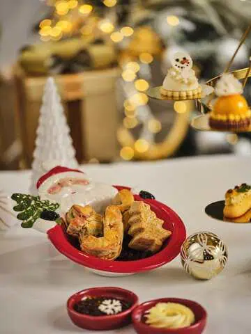 St. Regis Beijing Gilded Festive Afternoon Tea: What to Expect This Season 2 Dried Fruit Scones (圣诞司康)
