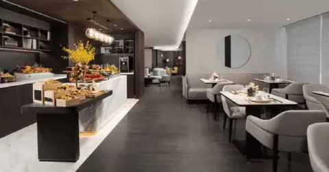 HUALUXE Shanghai Changfeng Park Hotel Review: What to Expect 9 HUALUXE Club Lounge 1