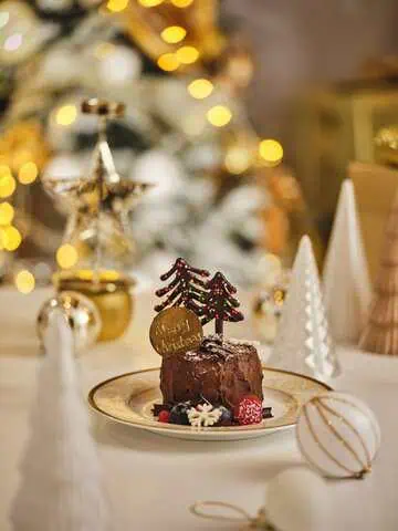St. Regis Beijing Gilded Festive Afternoon Tea: What to Expect This Season 4 Yule Log Cake (木柴蛋糕)