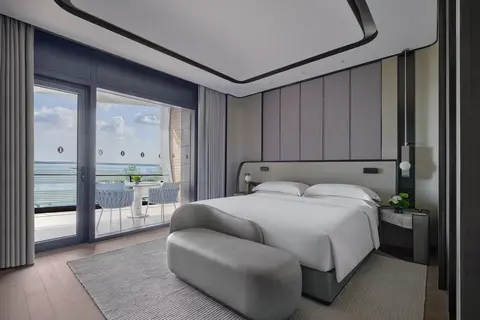 上海滴水湖洲际酒店为何是完美的湖畔度假胜地 6 豪华大床房