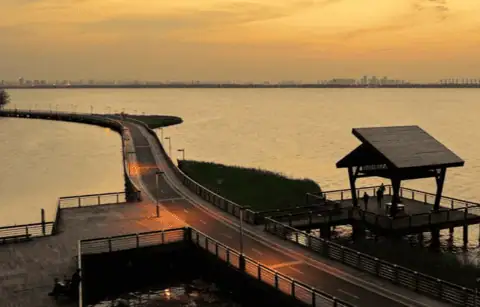 Review: Hotel Indigo Suzhou Yangcheng Lake | Lakeside Chic Stay 4 Ride around the lake by renting a bicycle available at the hotel entrance