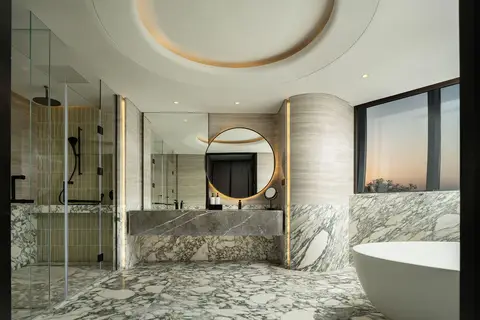 上海滴水湖洲际酒店为何是完美的湖畔度假胜地 7 套房_浴室