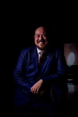 Conrad Singapore Orchard Review: Insider Tips, Dining & Luxury Stays in the Heart of Singapore 15 Manhattan - Beverage Director Alex _Happy_ Gilmour