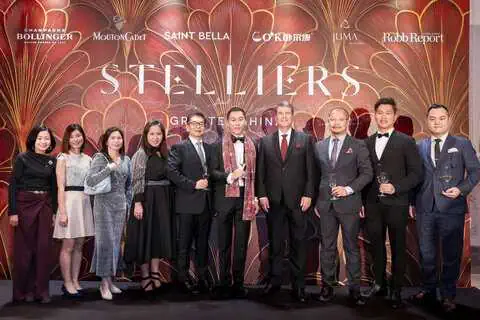 Stelliers Greater China 2025 Hoteliers of the Year Announced 7 Rutger Verschuren (fourth from right), Area Vice President, Macau & Hengqin, Artyzen Hospitality Group; General Manager, Artyzen Grand Lapa Macau; and Vice President, Macau Hotel Association, with colleagues from Artyzen Hospitality Group (from left to right): Wing Hung, Queenie Ng, Donie Llenado, Ada Chan, Lucas Wong, Kent Chow, Rutger Verschuren, Edwin Ma, Michael Yu, Leo Tan
