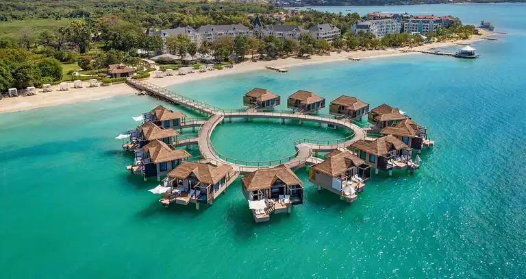 Luxury All-Inclusive Honeymoons Are Redefining Global Travel 1 Luxury All-Inclusive Honeymoons Are Redefining Global Travel