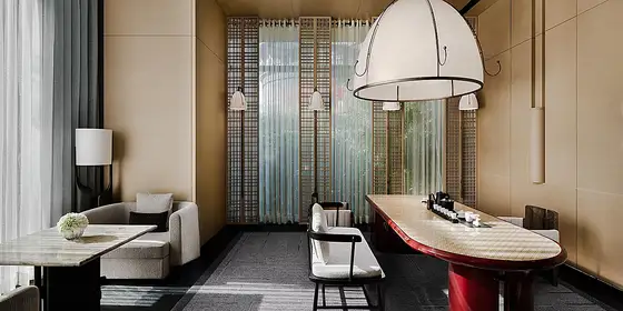 Inside HUALUXE Hotel Shenzhen Bao’an: A Calm, Culture-Led City Retreat 10 LUXE Tea 举茗邑