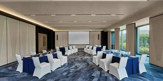 Inside HUALUXE Hotel Shenzhen Bao’an: A Calm, Culture-Led City Retreat 12 Multi-function Room 多功能会议室