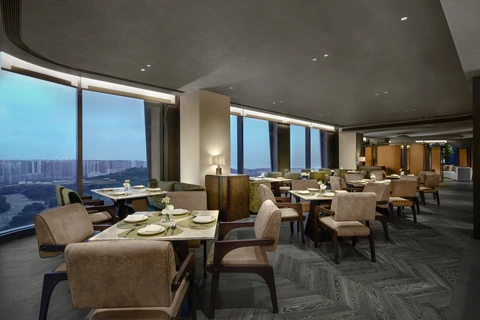 Inside HUALUXE Hotel Shenzhen Bao’an: A Calm, Culture-Led City Retreat 7 Executive Lounge 行政酒廊