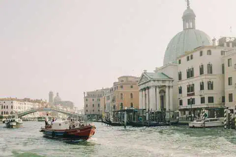 Insights 3 Venice Luggage Storage Guide: How to Explore the City Hands-Free