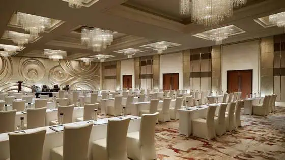 Ritz-Carlton Shanghai: Portman vs Pudong Hotel Guide 10 Ballroom classroom setting