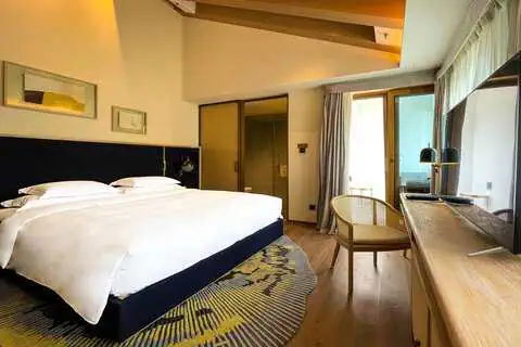 voco Nanjing Garden Expo by IHG Review: A Stylish Jiangnan Resort Escape 9 Three Bedroom Suite has 2 King Beds and 2 Single Beds