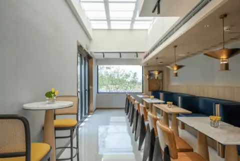 voco Nanjing Garden Expo by IHG Review: A Stylish Jiangnan Resort Escape 13 Café Bar at voco Nanjing Garden Expo