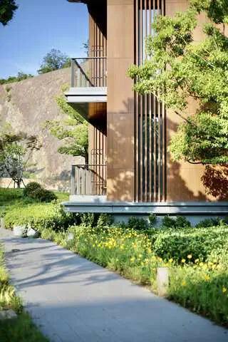Hotel Indigo Nanjing Garden Expo Review: A Design-Led Quarry Retreat Inside China’s Most Unusual Resort Landscape 5 There is no central tower — everything is spread out across the landscape.