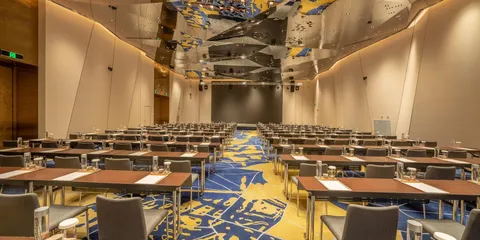 Hotel Indigo Nanjing Garden Expo Review: A Design-Led Quarry Retreat Inside China’s Most Unusual Resort Landscape 18 Meeting room at Hotel Indigo Nanjing Garden Expo for business discussions
