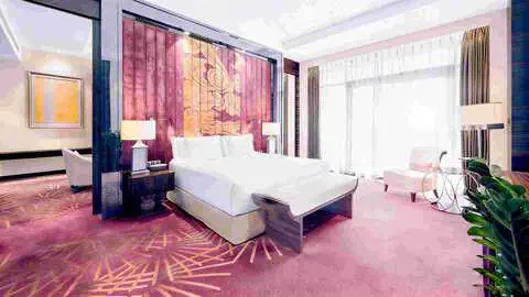 RedLevel_Grand Suite _City View_King Bed