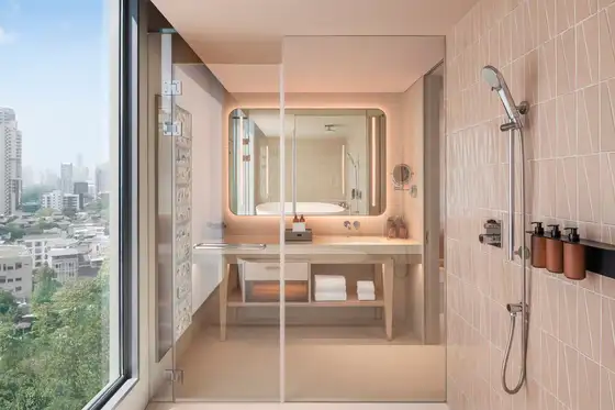 corner junir suite bathroom