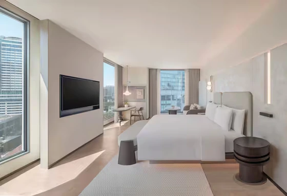 Corner Junior Suite High Floor Room with city views