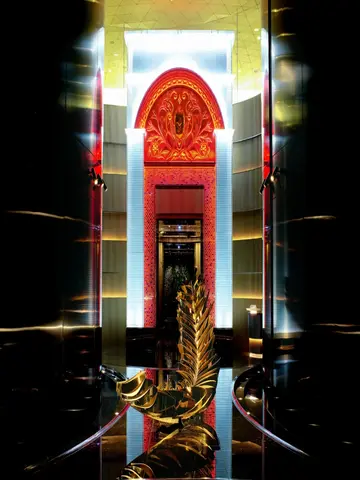 Guests arrive through an elegant Shikumen-style entrance reflecting Shanghai’s historic architectural heritage