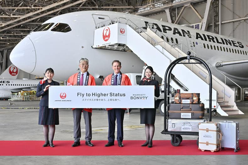 From left: Shingo Nishida, Executive Officer, Senior Vice President, Mileage and Lifestyle Business Division, Japan Airlines Co., Ltd., and John Toomey, Chief Commercial Officer, Marriott International, Asia Pacific excluding China, pose with Japan Airlines cabin crew members to mark the launch of the Marriott Bonvoy and JAL Mileage Bank strategic loyalty partnership.