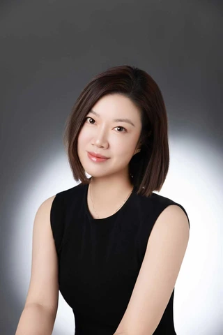 上海伊敦康得思酒店总经理周女士认为,真诚而用心的待客之道,是每一位宾客体验的基础。