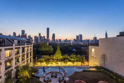 Night view of the courtyard at The Grand Mansion Hotel Nanjing with illuminated landscaping and tranquil atmosphere