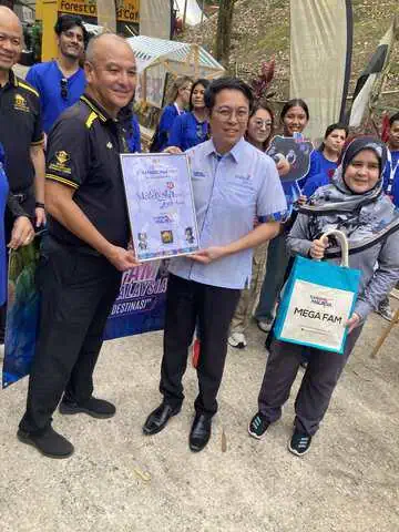 Pictured (from left): Ng Lian Poh, CEO of DSR Taiko Berhad; Samuel Lee Thai Hung, Deputy Director General (Promotion II) of Tourism Malaysia; and Faezah Samsudin, Director of Communications, Tourism Malaysia.