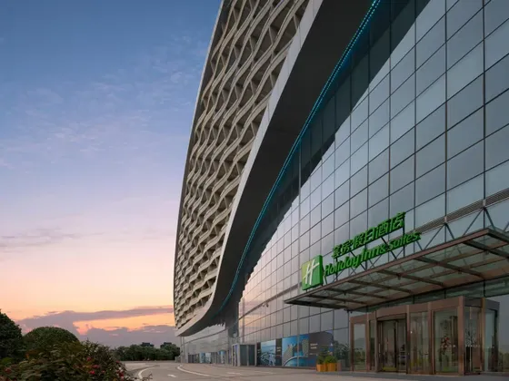 Entrance at Holiday Inn & Suites Wuhan International Expo
